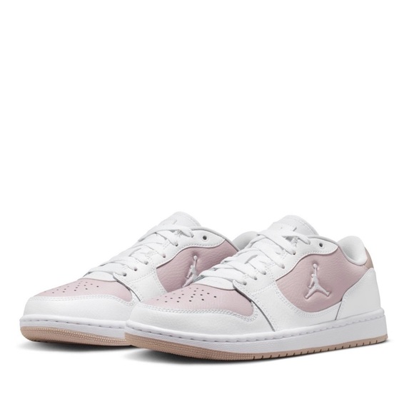 Nike women Jordan court connect low White and Pink Sneakers - Picture 6 of 7